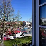 Dicht Dran, Direkt Am Alten Strom