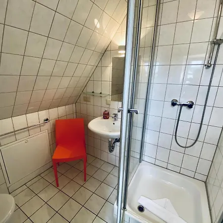 Dicht Dran, Direkt Am Alten Strom *